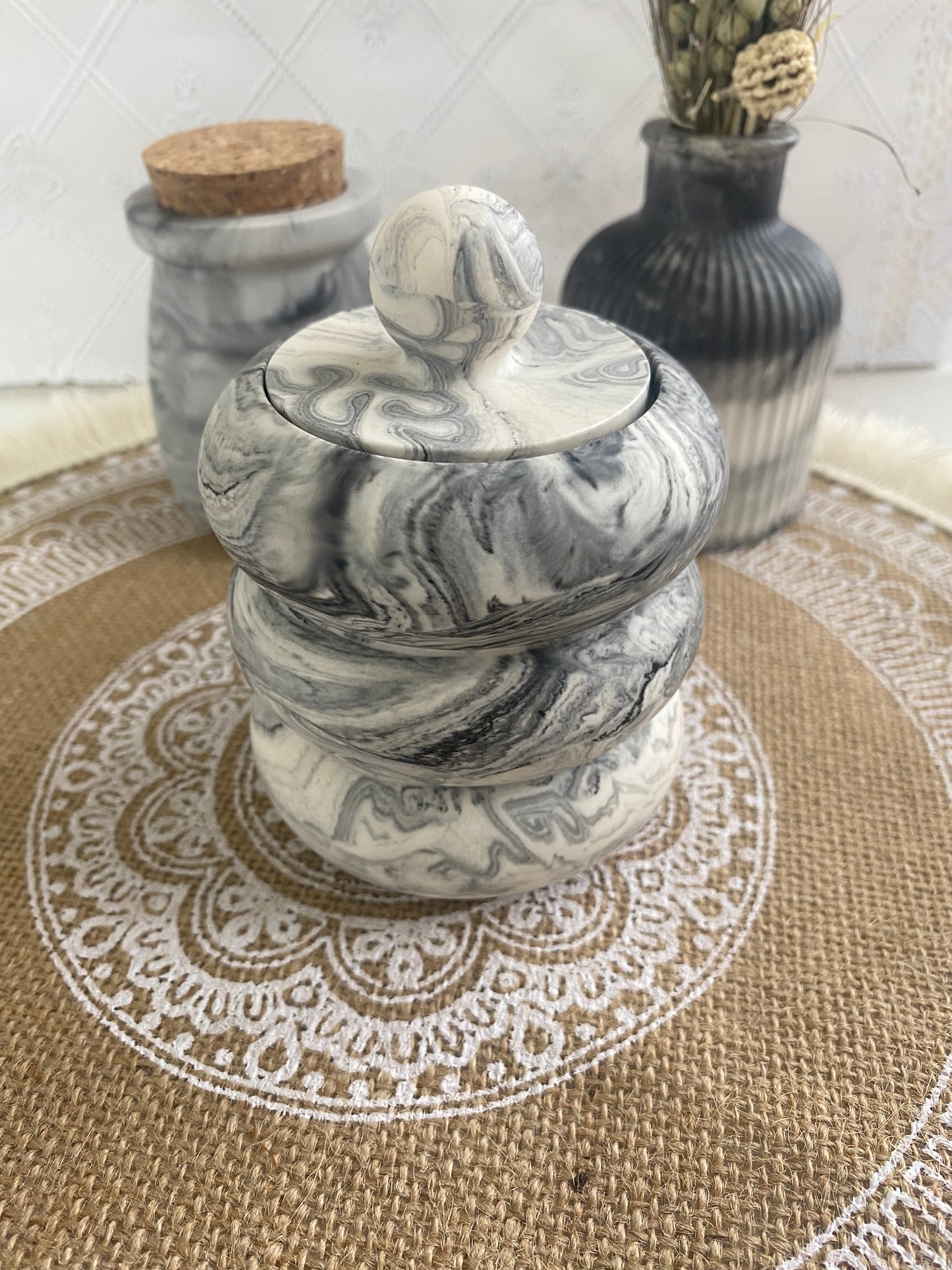 Pot cerclé et bouchon (plusieurs coloris)