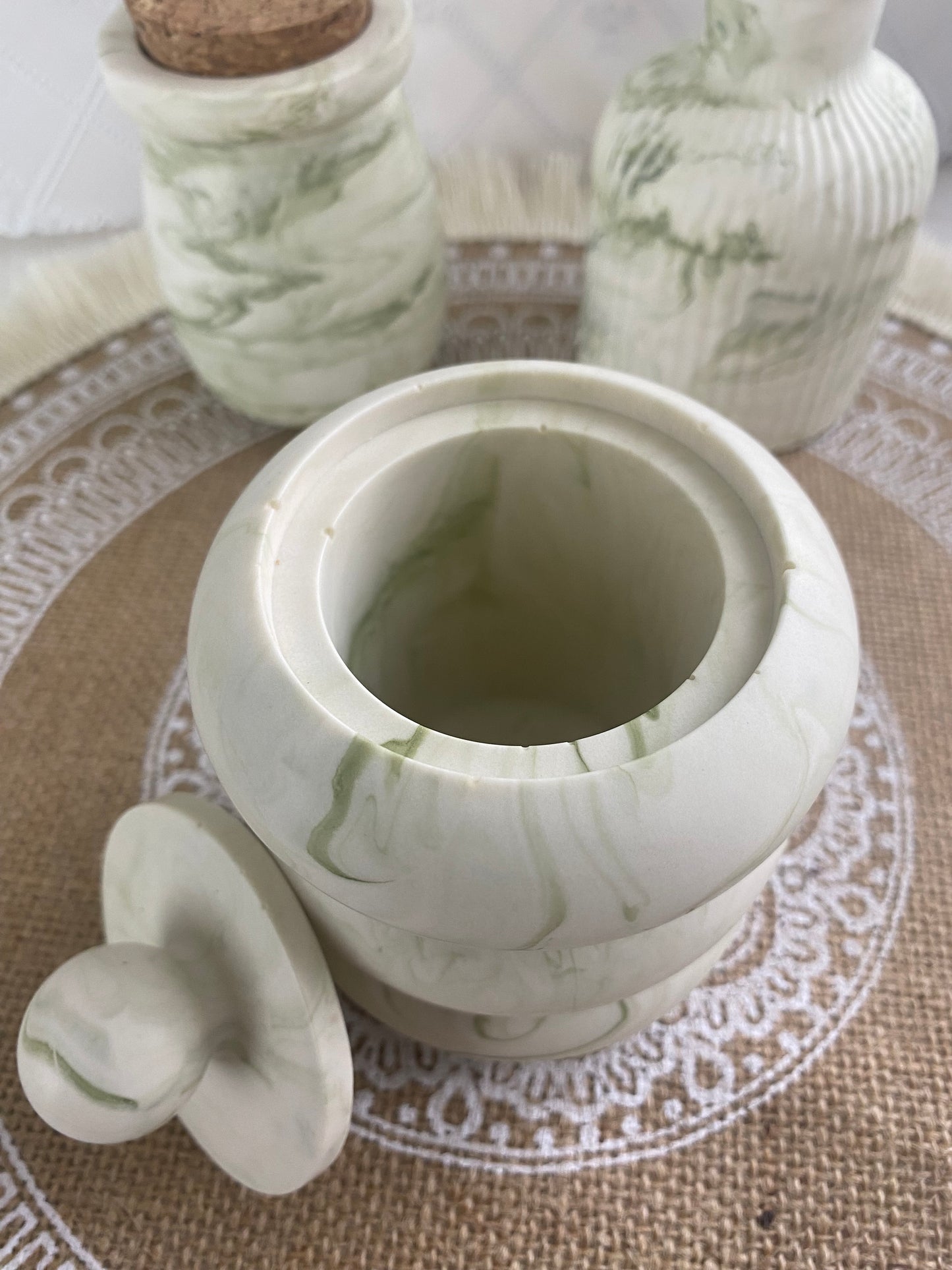 Pot cerclé et bouchon (plusieurs coloris)