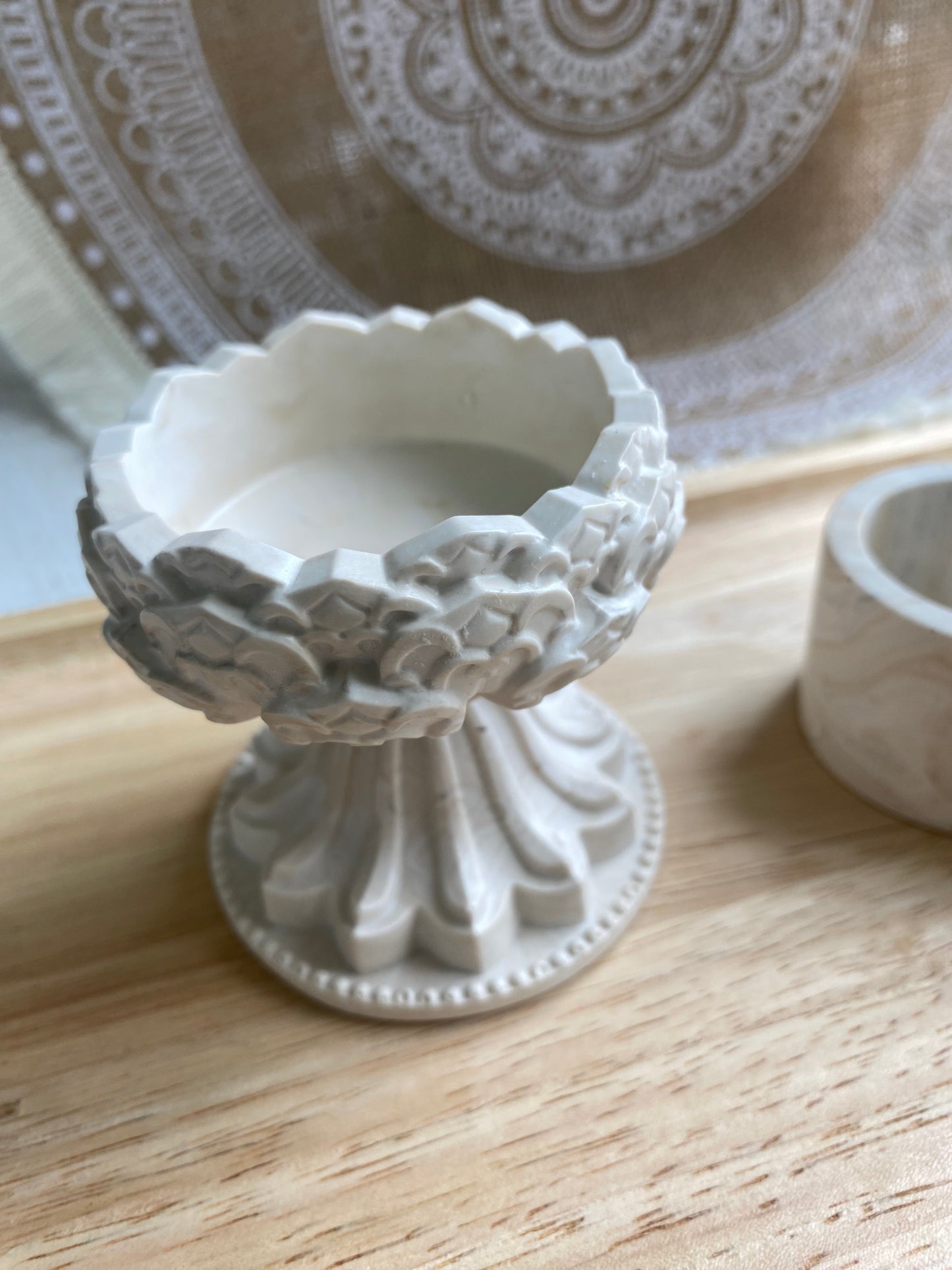 Petit pot vintage sur pied (plusieurs coloris)