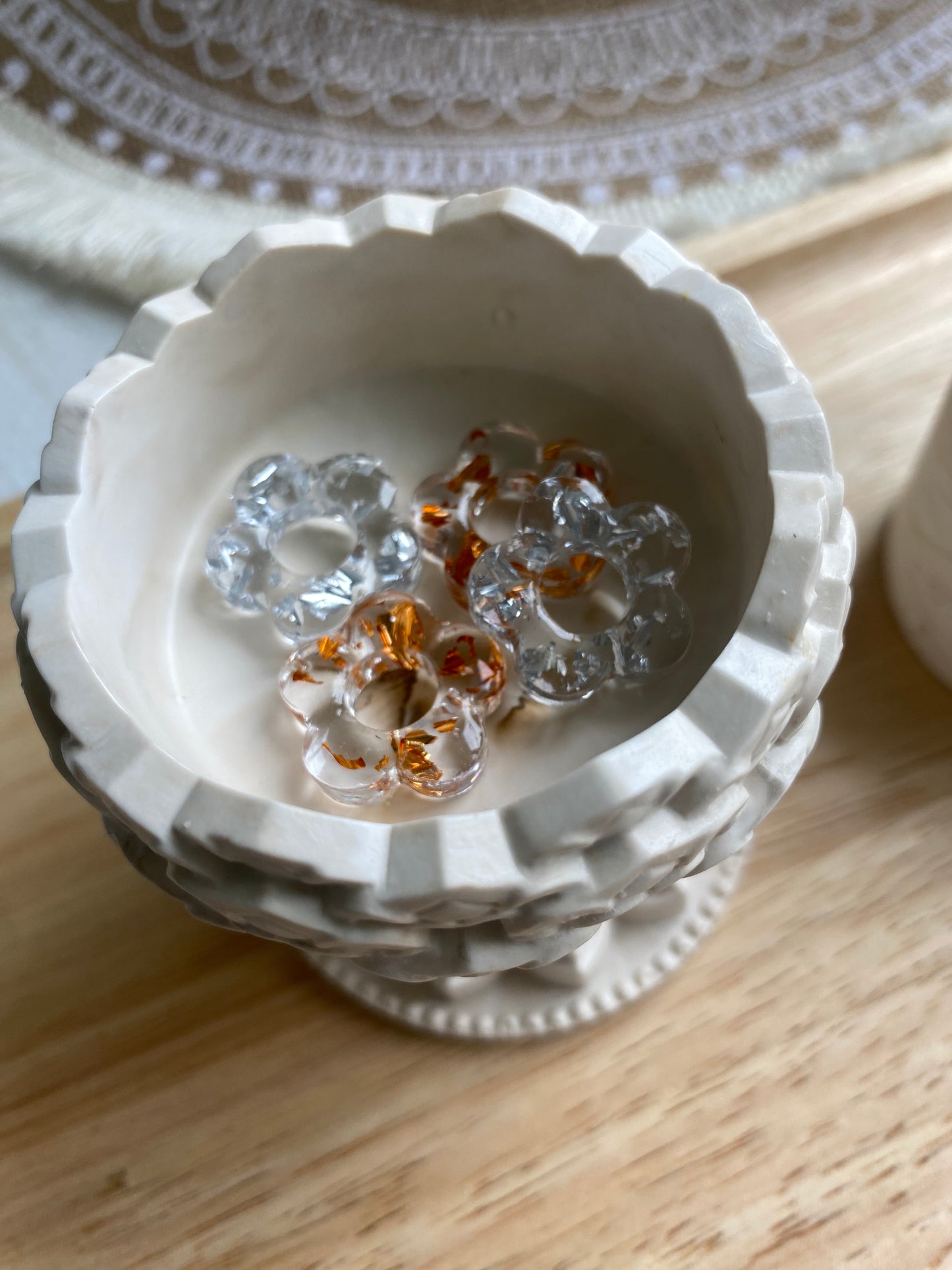 Petit pot vintage sur pied (plusieurs coloris)